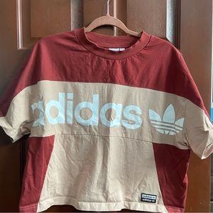 Cropped Adidas shirt